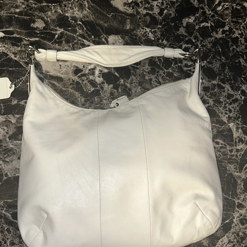Coach All White - Picture 3 of 4